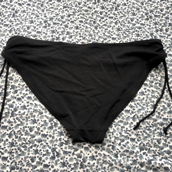 Victoria’s Secret bikini bottoms - Picture 3 of 5
